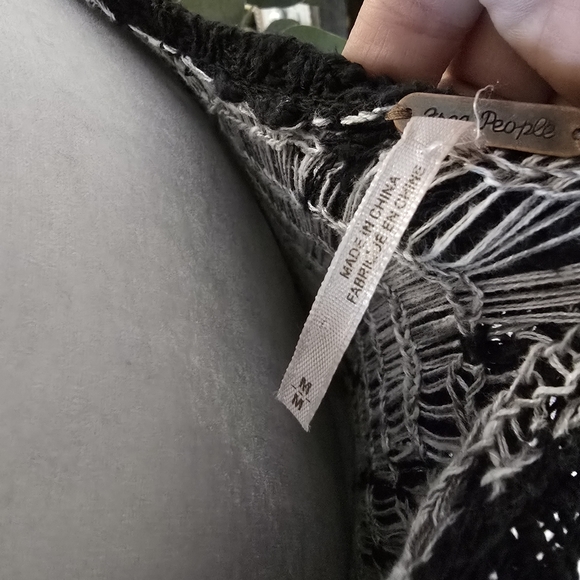 Free People Women’s Flared Bohemian Scoop Stylish Black And White Sweater Top M - Picture 7 of 10